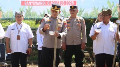 polresta-banyuwangi-dan-ponpes-darul-khoirot-tanam-jagung-untuk-dukung-ketahanan-pangan-nasional