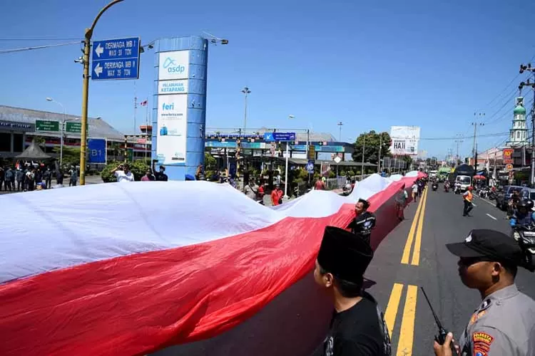 aksi-merah-putih-sopir-truk-gegerkan-ketapang!-ini-tuntutan-mereka-ke-pemerintah