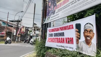 heboh!-kedatangan-kang-dedi-mulyadi-di-sleman-disambut-spanduk-sindiran-pedas:-jangan-jadikan-diy-bahan-konten!