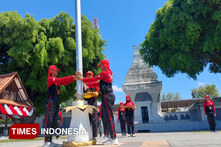 paskibraka-banyuwangi-menempa-diri,-bermandikan-panas-terik-mentari-–-times-banyuwangi