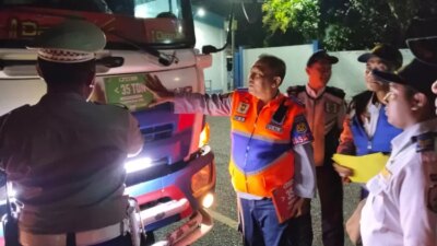 warna-stiker-tentukan-nasib-truk-di-ketapang!-ini-pembagian-jalurnya