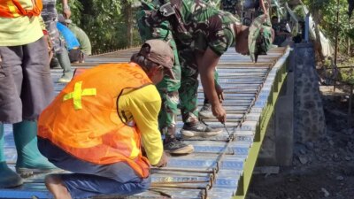 wujud-jembatan-tmmd-sudah-tampak!-jadi-akses-penghubung-vital-bagi-warga-siliragung