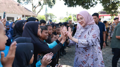 bunga-desa-bernuansa-kemerdekaan,-bupati-banyuwangi-ajak-anak-sekolah-cinta-tanah-air-–-times-banyuwangi