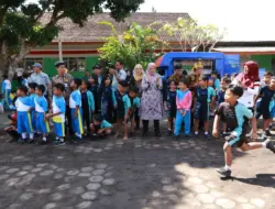 Ikut Lomba Agustusan Bersama Murid SD, Ipuk: Momentum Tanamkan Semangat Belajar dan Cinta Tanah Air