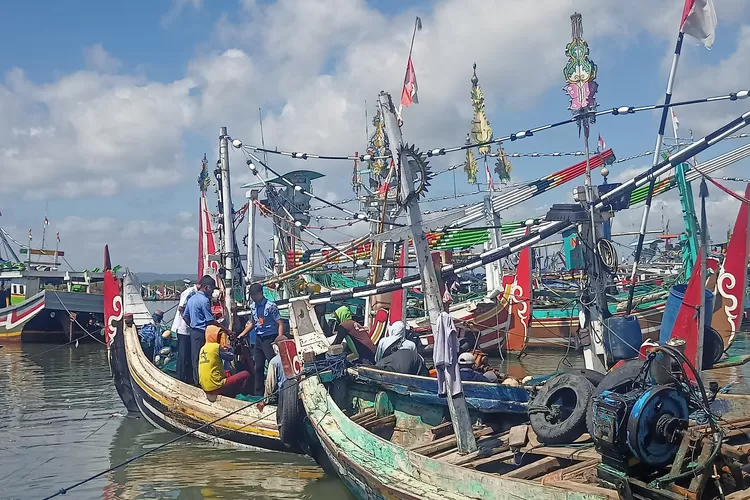 pakai-alat-tangkap-ilegal,-puluhan-kapal-ikan-di-banyuwangi-digeledah