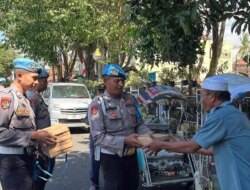 Polresta Banyuwangi Tunjukkan Kepedulian Melalui Aksi Sosial Berbagi Nasi Kotak
