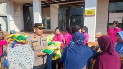 polresta-dan-bulog-gelar-gerakan-pangan-murah-di-banyuwangi,-stabilkan-harga-beras-untuk-warga