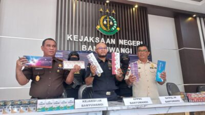 toko-di-kalibaru-digeledah,-ratusan-ribu-batang-rokok-ilegal-disita