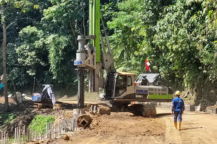 update-jalur-gumitir-ditutup-total!-proyek-dikebut-24-jam-meski-diterjang-hujan