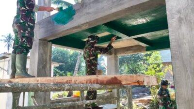 satgas-tmmd-ke-125-kodim-0825-banyuwangi-lakukan-pengecatan-sumur-bor-di-dusun-tegalwagah