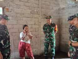 Tim Wasev TMMD Tinjau Pembangunan Rumah Ibu Umiyati, Warga Kesilir Tersenyum Bahagia