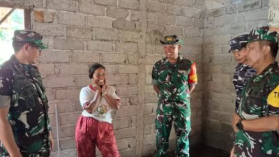 tim-wasev-tmmd-tinjau-pembangunan-rumah-ibu-umiyati,-warga-kesilir-tersenyum-bahagia