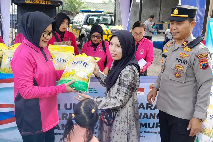 gerakan-pangan-murah-di-banyuwangi,-polresta,-polsek,-dan-bulog-turun-tangan-stabilkan-harga-beras