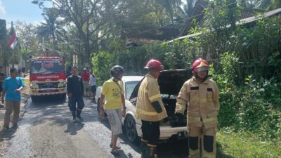 mobil-ford-laser-terbakar-di-sumberrejo,-damkar-banyuwangi-bergerak-cepat