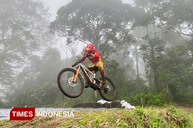trek-anyar-banyuwangi-ijen-geopark-downhill-2025-bakal-bikin-rider-menembus-batas-–-times-banyuwangi