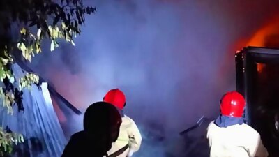 gudang-eks-kandang-bebek-di-banyuwangi-ludes-terbakar,-kerugian-capai-rp-25-juta!