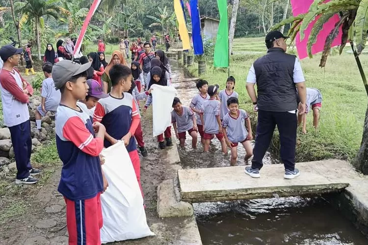 sekardadu-2025:-siswa-dan-warga-bersatu-rawat-sungai,-cegah-banjir-sekaligus-selamatkan-lingkungan!