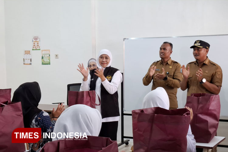 terpukau-yel-yel-sekolah-rakyat-di-pacitan,-begini-komitmen-gubernur-khofifah-–-times-banyuwangi