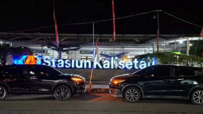 penumpang-melonjak,-parkir-antar-jemput-semrawut!-stasiun-kalisetail-banyuwangi-butuh-lahan-ekstra