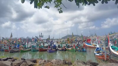 tangkap-ikan-pakai-alat-ilegal-di-banyuwangi,-sejumlah-nelayan-ditertibkan