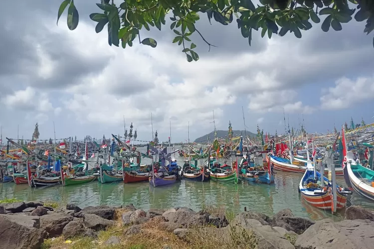 tangkap-ikan-pakai-alat-ilegal-di-banyuwangi,-sejumlah-nelayan-ditertibkan
