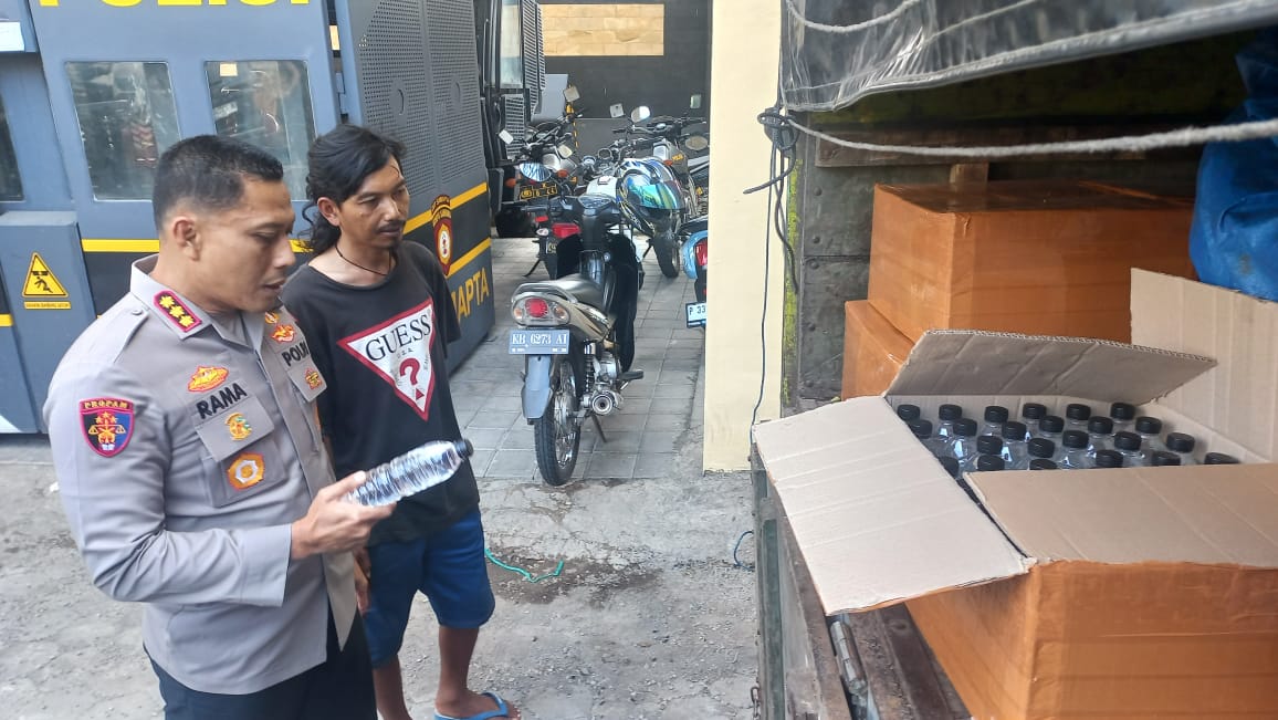 polresta-banyuwangi-gagalkan-penyelundupan-ribuan-botol-arak-dari-bali-ke-malang