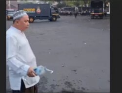 Jelang Aksi Besar di Pati, Pria Misterius Siram Air Keliling Pendapa Bupati! Apa Makna di Baliknya?