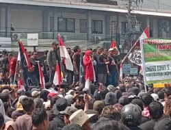 Aksi Demo 13 Agustus di Pati Memanas! Ribuan Warga Padati Alun-alun, Tuntut Perubahan Besar ke Bupati Sudewo