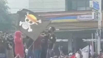 bendera-one-piece-kibarkan-perlawanan-di-demo-pati,-begini-faktanya