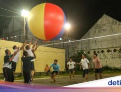 Lomba Voli Bola Raksasa Meriahkan Agustusan di Banyuwangi