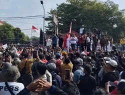 Keranda Putih dan Sound Horeg Warnai Demo Panas Warga Pati 13 Agustus 2025