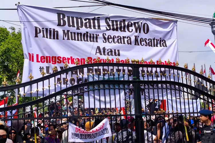 demo-besar-di-pati,-warga-desak-bupati-mundur,-ini-proses-pemakzulan-menurut-ahli