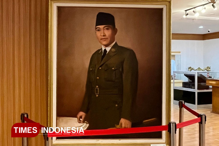 fenomena-lukisan-hidup-soekarno-yang-berdetak-jantungnya-di-galeri-bung-karno-blitar-–-times-banyuwangi