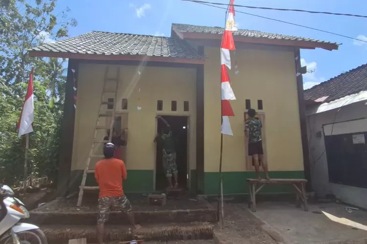 rumah-reyot-disulap-jadi-hunian-nyaman,-kado-manis-tmmd-untuk-warga-siliragung