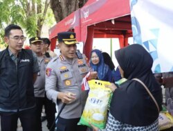 Bawa Pulang Beras Murah, Dapat Bendera, Ini Aksi Polresta Banyuwangi Sambut Kemerdekaan – Radar Banyuwangi