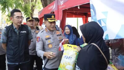 bawa-pulang-beras-murah,-dapat-bendera,-ini-aksi-polresta-banyuwangi-sambut-kemerdekaan-–-radar-banyuwangi