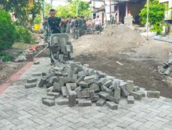 Gaspol! Satgas TMMD Kebut Paving Jalan ke Jembatan Siliragung, Akses Warga Makin Mulus