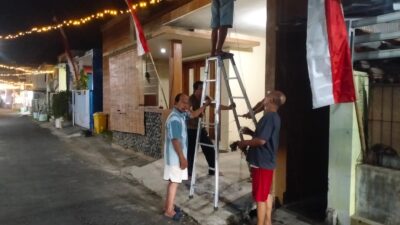 percantik-lingkungan,-warga-pasang-lampu-hias-di-jalan-bromo-kelurahan-singotrunan-kecamatan/kabupaten-banyuwangi.