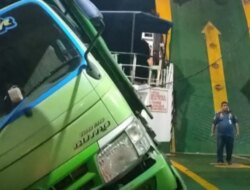 KMP Nusa Dua Dihantam Ombak Selat Bali, Truk Hampir Terguling saat Penyeberangan