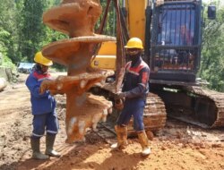 Pengeboran Jalur Gumitir Dimulai, Selesaikan Lubang Cor di Dua Titik Kritis