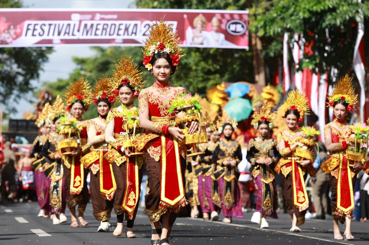 keragaman-budaya-nusantara-tampil-dalam-karnaval-kebangsaan-banyuwangi