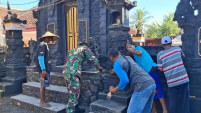 satgas-tmmd-ke-125-dan-warga-siliragung-guyub-mengecat-pura,-simbol-toleransi-yang-bikin-haru!