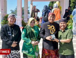 Harjakasi ke-207, Bupati Situbondo Mas Rio Dinobatkan sebagai Tokoh Pendorong UMKM 2025 – TIMES Banyuwangi