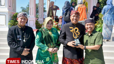harjakasi-ke-207,-bupati-situbondo-mas-rio-dinobatkan-sebagai-tokoh-pendorong-umkm-2025-–-times-banyuwangi