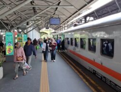 Jelang HUT RI ke-80, Penumpang KA Daop 8 Surabaya Membludak