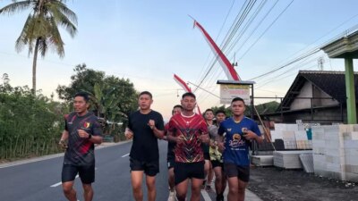 satgas-tmmd-125-kodim-banyuwangi-lari-pagi-demi-stamina-prima-untuk-bangun-desa