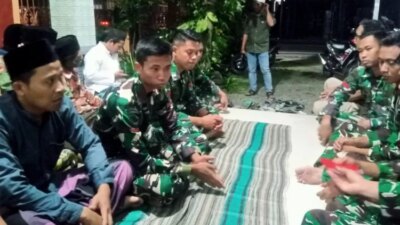 hangatnya-malam-di-siliragung!-satgas-tmmd-125-gelar-yasinan-dan-tahlil,-tni-dan-warga-kian-guyub