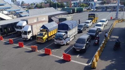 layanan-penyeberangan-ketapang-ditutup-mendadak!-angin-30-knot-hentikan-semua-kapal