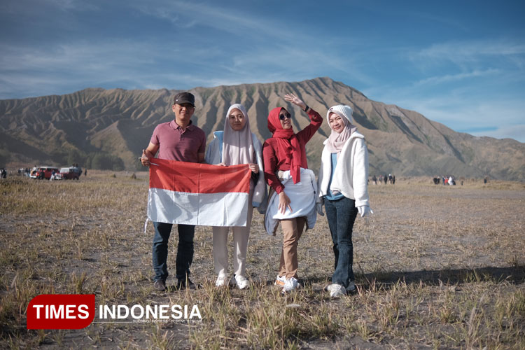 bromo-di-bulan-agustus:-pesona-alam-dan-cahaya-purnama-–-times-banyuwangi