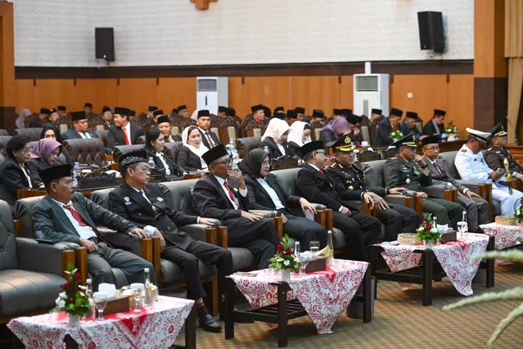 dprd-dan-bupati-banyuwangi-antusias-sambut-pidato-kenegaraan-presiden-prabowo,-ini-poin-pentingnya!
